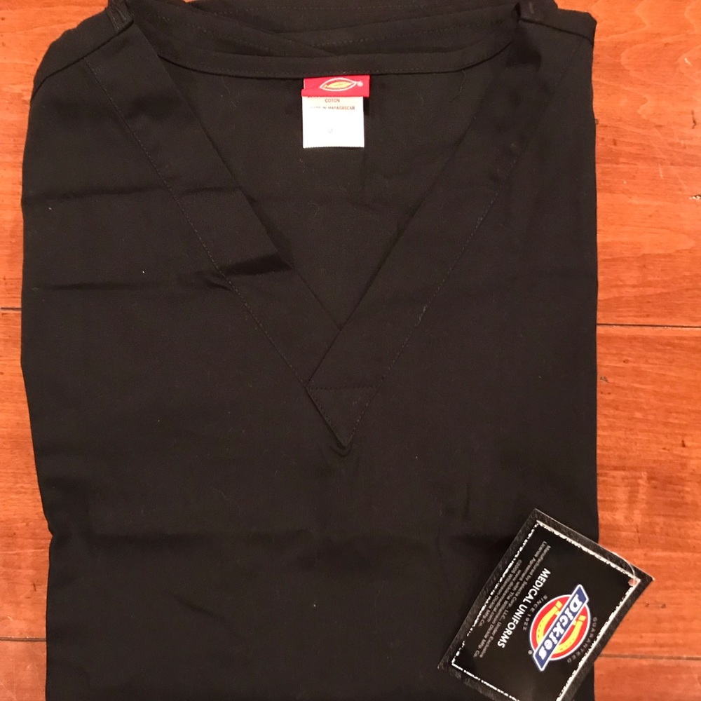 Dickies Black Scrub Top Medium with 2 pockets